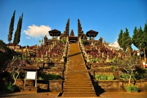 The iconic gates of a traditional Balinese temple, illustrating the importance of temple etiquette in Bali.