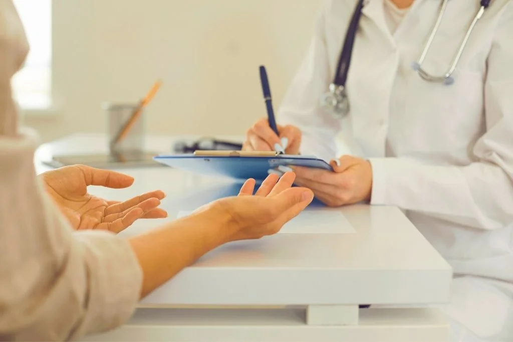 An icon representing medical credentials for a safety checklist on choosing an IV provider.