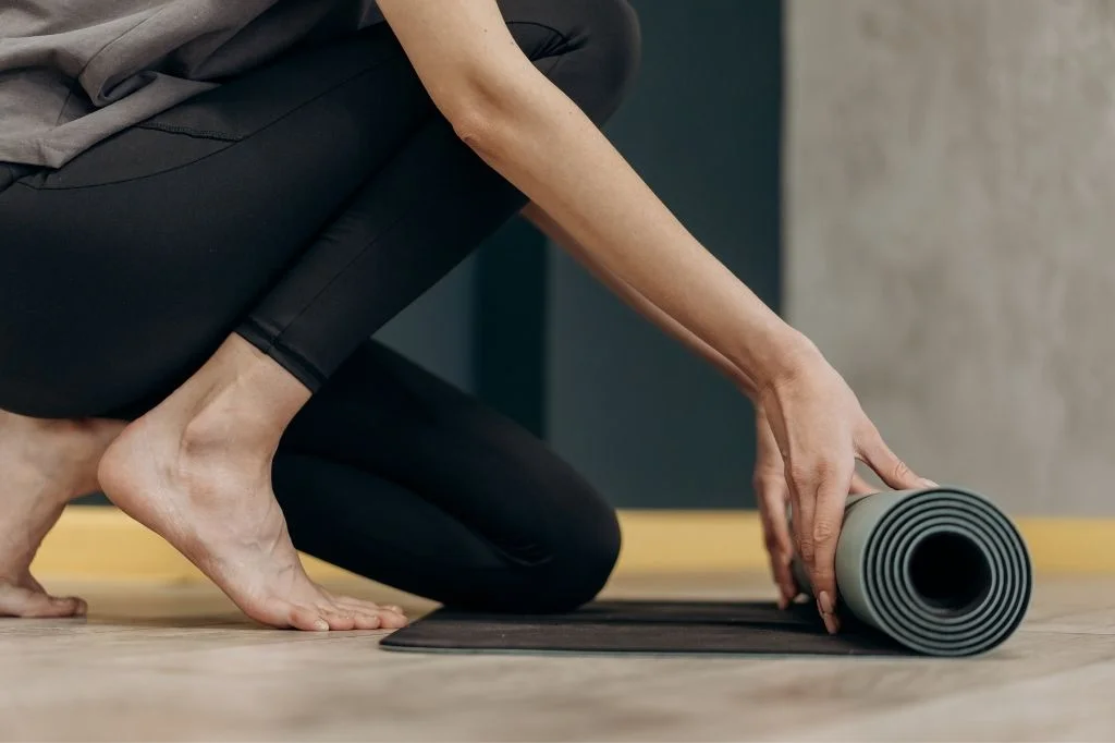 Essential and simple equipment for starting a daily yoga practice at home: a yoga mat
